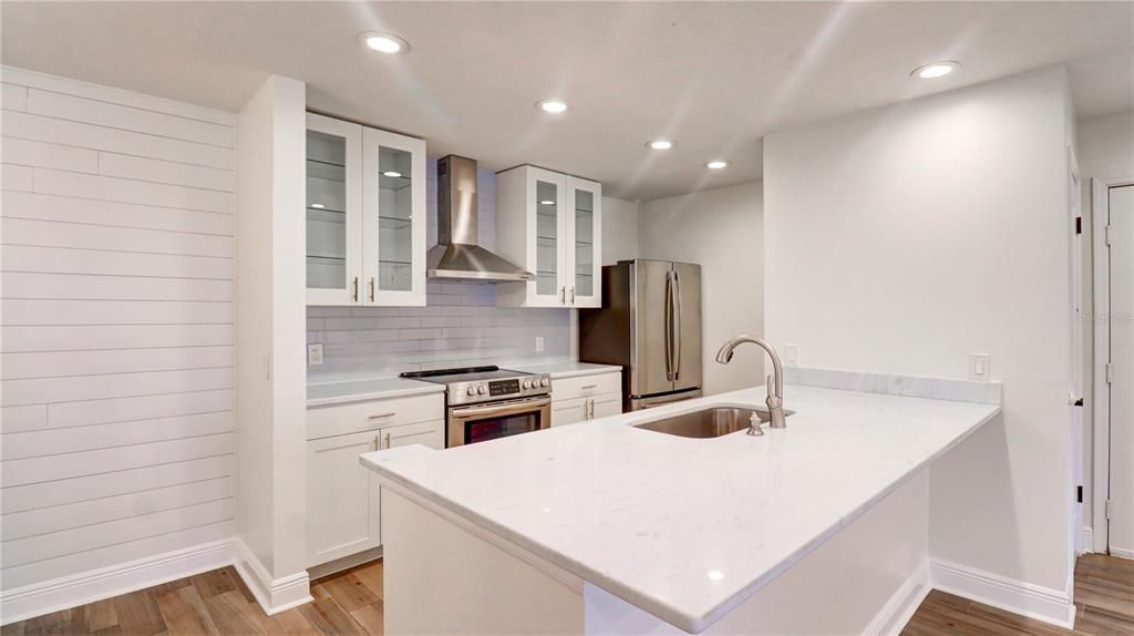 For Rent: $1,400 (2 beds, 1 baths, 1051 Square Feet)