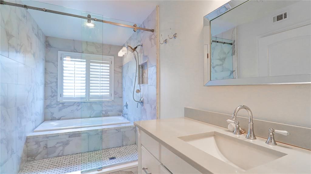 For Rent: $1,400 (2 beds, 1 baths, 1051 Square Feet)