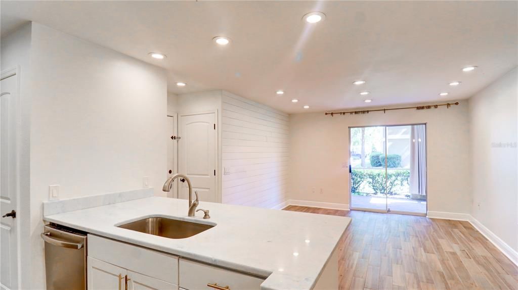 For Rent: $1,400 (2 beds, 1 baths, 1051 Square Feet)