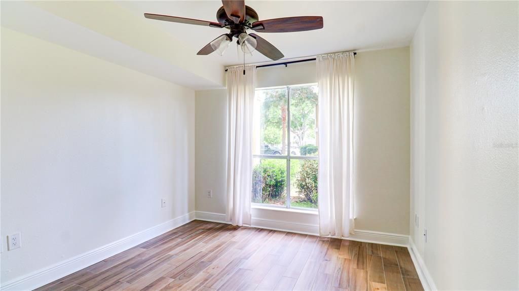 For Rent: $1,400 (2 beds, 1 baths, 1051 Square Feet)