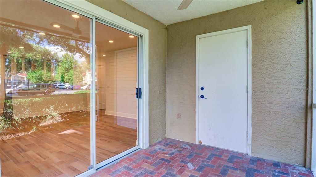 For Rent: $1,400 (2 beds, 1 baths, 1051 Square Feet)