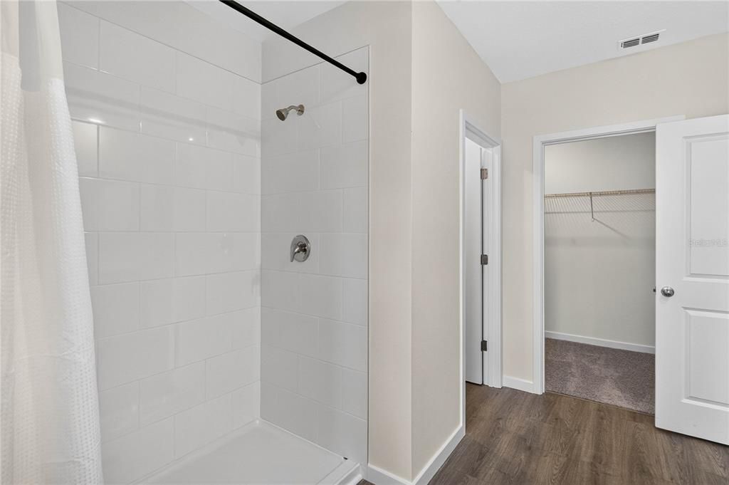 For Rent: $3,290 (5 beds, 3 baths, 2601 Square Feet)