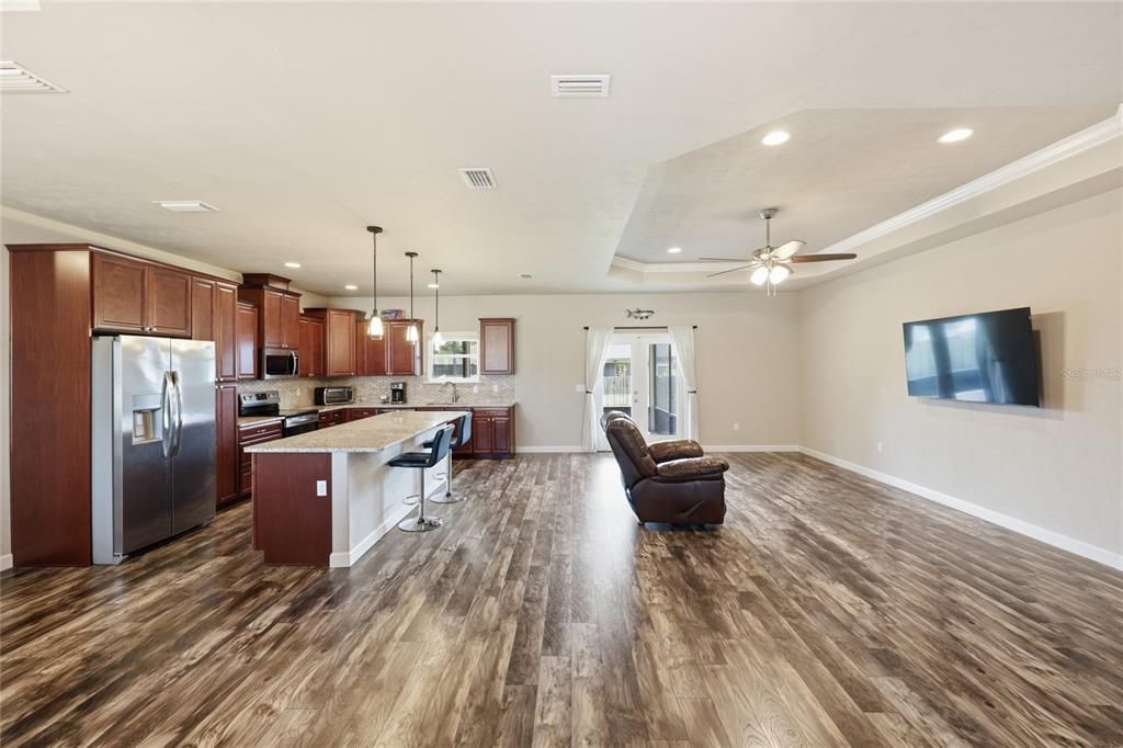 На продажу: $379,900 (3 спален, 2 ванн, 1982 Квадратных фут)