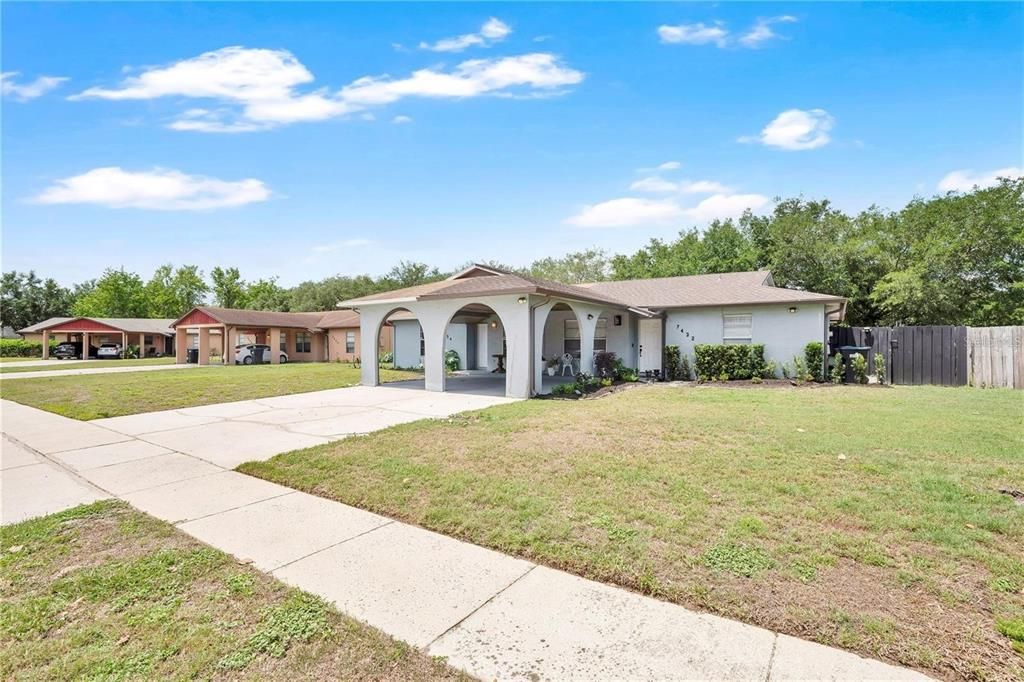 For Rent: $1,900 (2 beds, 2 baths, 953 Square Feet)