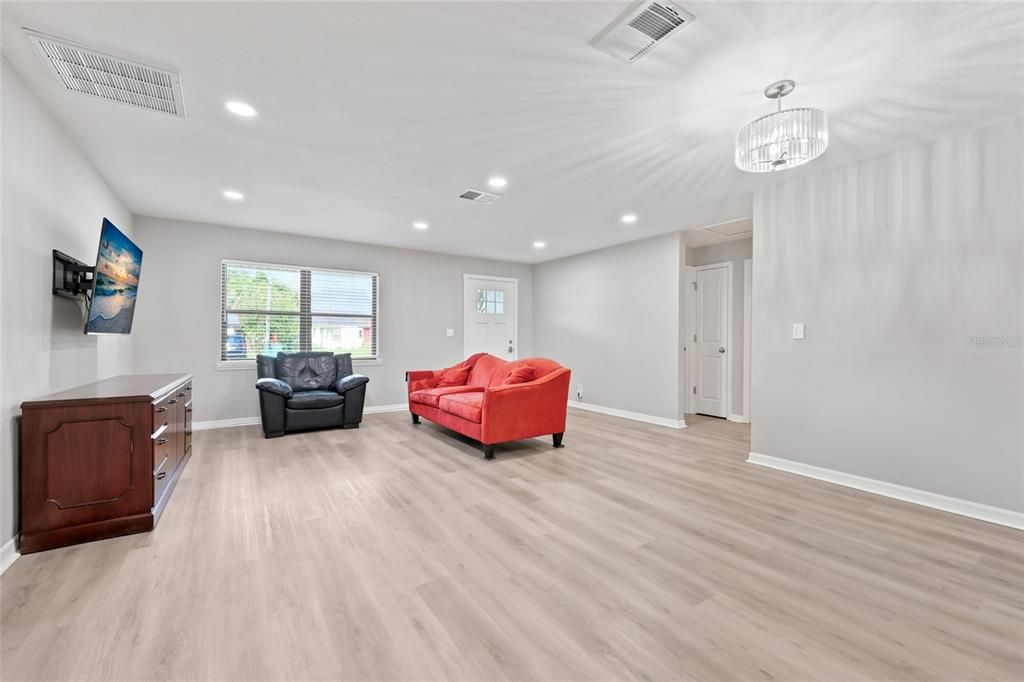 En Venta: $199,999 (3 camas, 2 baños, 2058 Pies cuadrados)