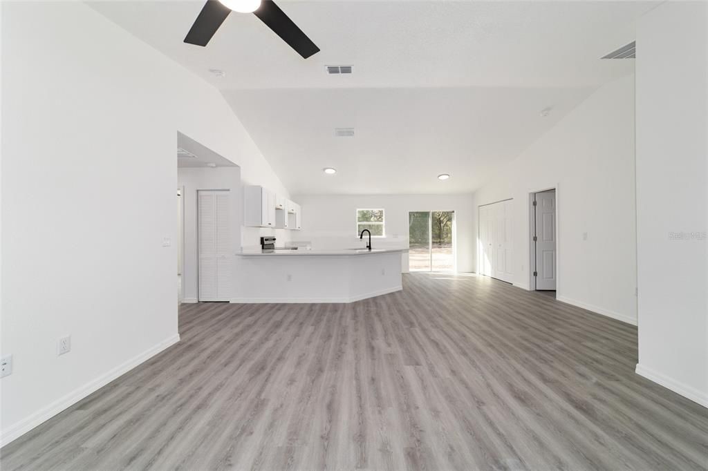 En Venta: $242,900 (3 camas, 2 baños, 1394 Pies cuadrados)