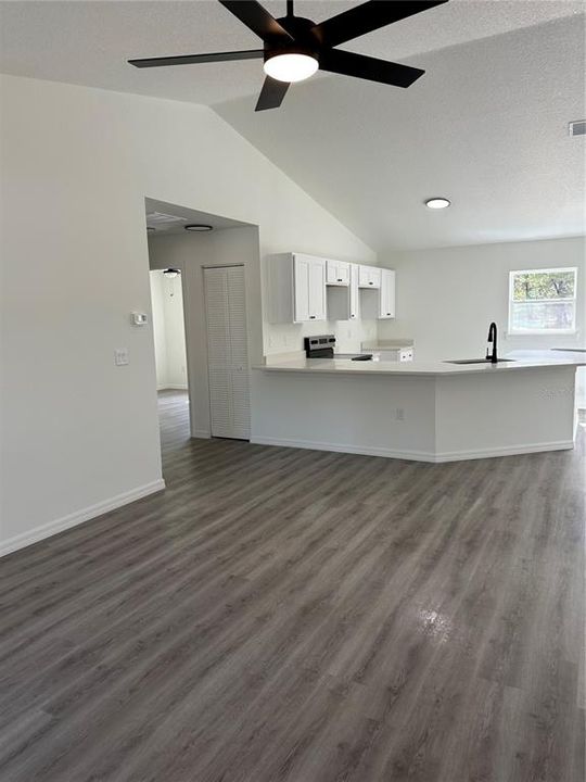 En Venta: $242,900 (3 camas, 2 baños, 1394 Pies cuadrados)