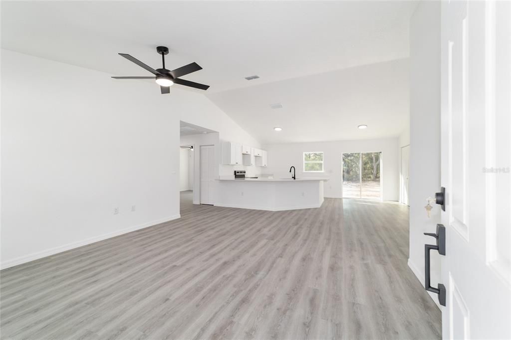 En Venta: $242,900 (3 camas, 2 baños, 1394 Pies cuadrados)