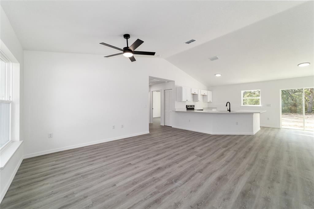 En Venta: $242,900 (3 camas, 2 baños, 1394 Pies cuadrados)