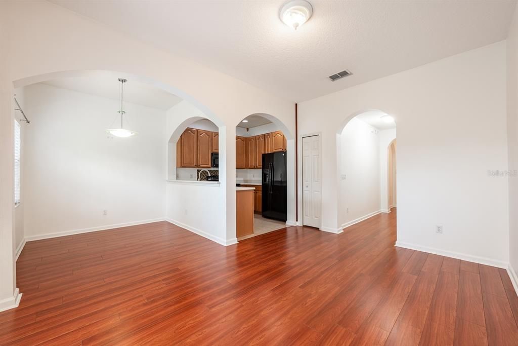 For Rent: $2,099 (3 beds, 2 baths, 1470 Square Feet)