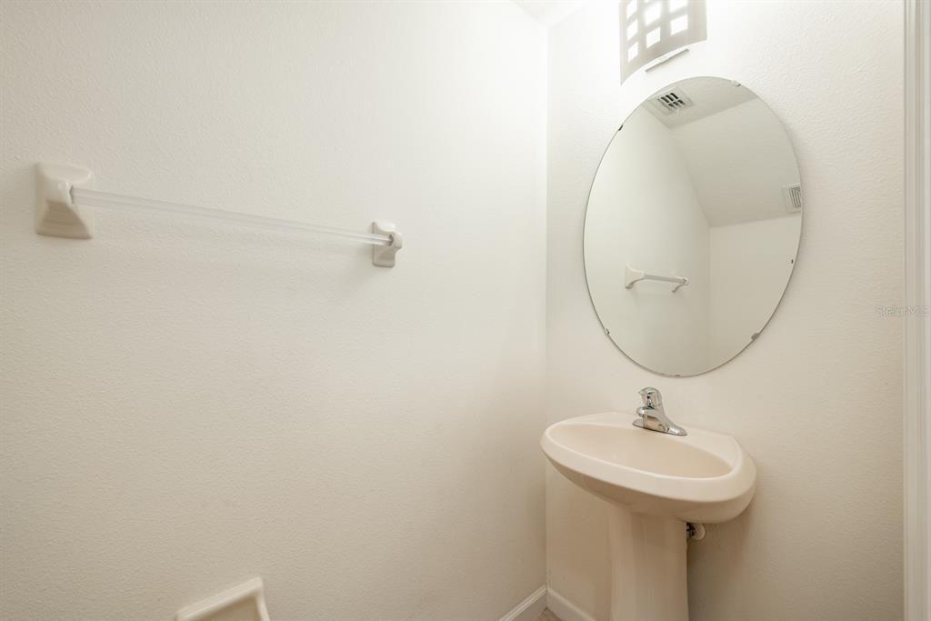 For Rent: $2,099 (3 beds, 2 baths, 1470 Square Feet)