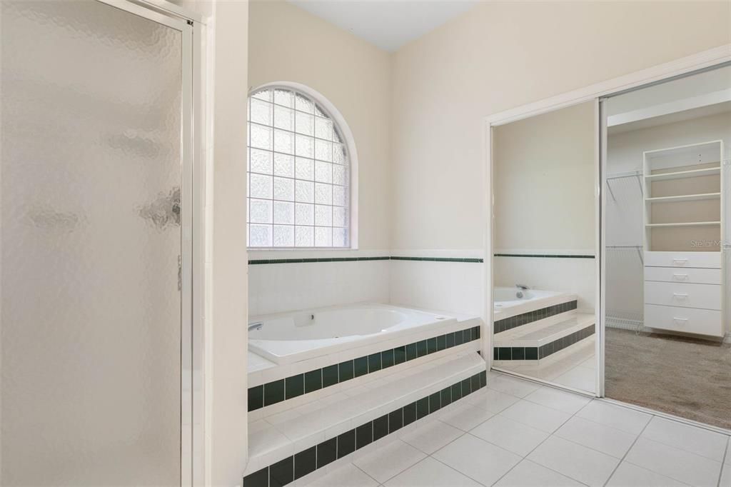 En Venta: $697,000 (4 camas, 3 baños, 3048 Pies cuadrados)