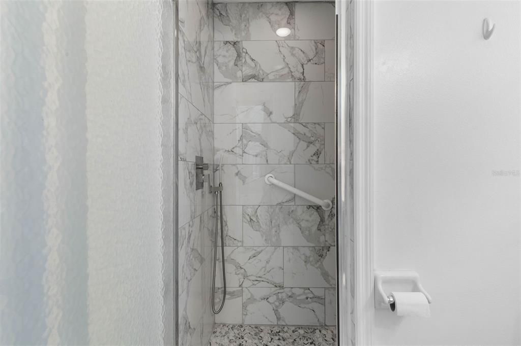 En Venta: $697,000 (4 camas, 3 baños, 3048 Pies cuadrados)
