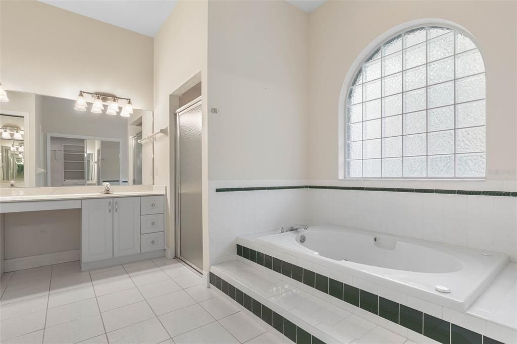 En Venta: $697,000 (4 camas, 3 baños, 3048 Pies cuadrados)