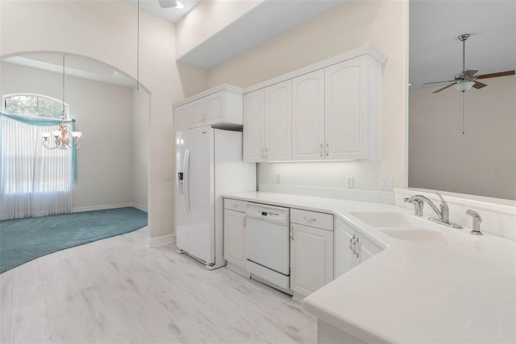 En Venta: $697,000 (4 camas, 3 baños, 3048 Pies cuadrados)