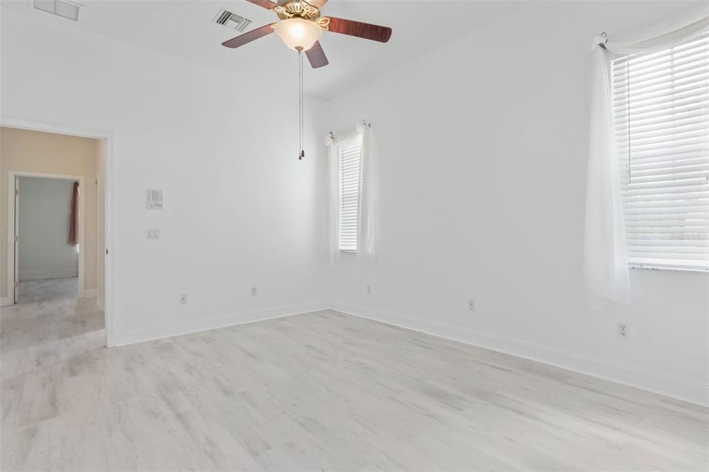 En Venta: $697,000 (4 camas, 3 baños, 3048 Pies cuadrados)