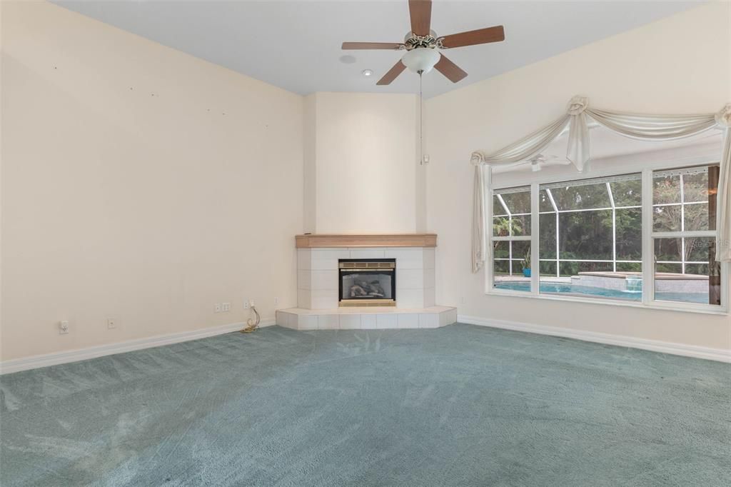 En Venta: $697,000 (4 camas, 3 baños, 3048 Pies cuadrados)