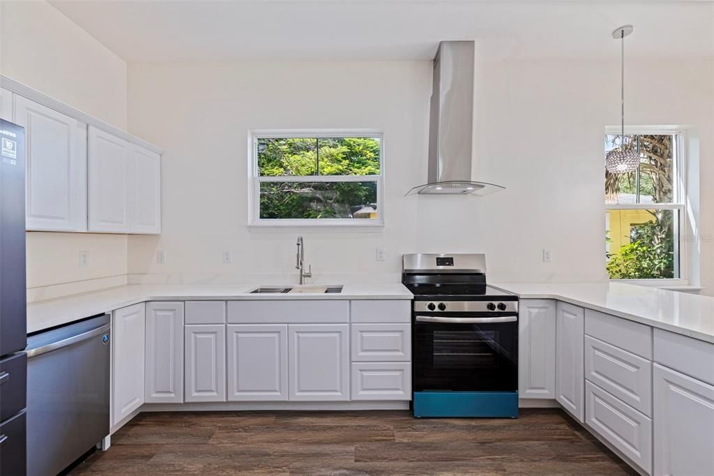 En Venta: $479,000 (4 camas, 2 baños, 1913 Pies cuadrados)