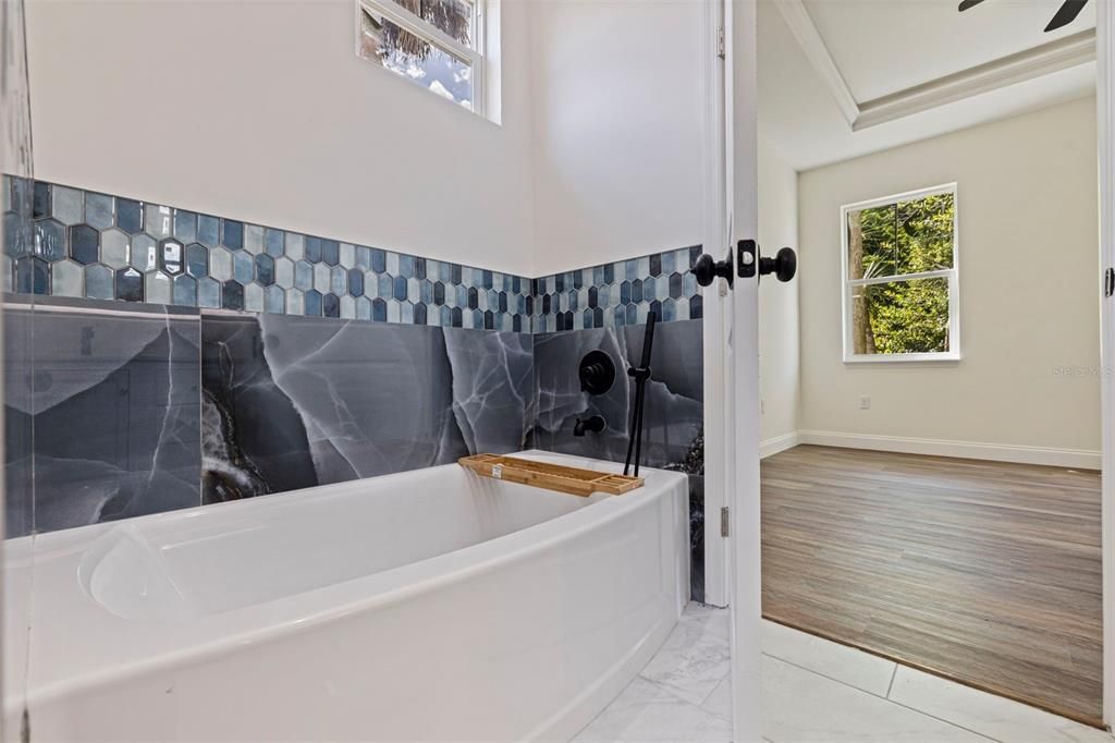 En Venta: $479,000 (4 camas, 2 baños, 1913 Pies cuadrados)