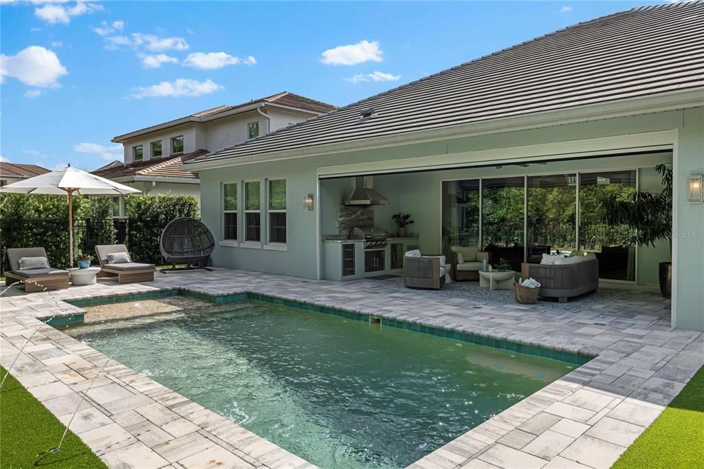 Activo con contrato: $1,395,000 (4 camas, 3 baños, 3177 Pies cuadrados)