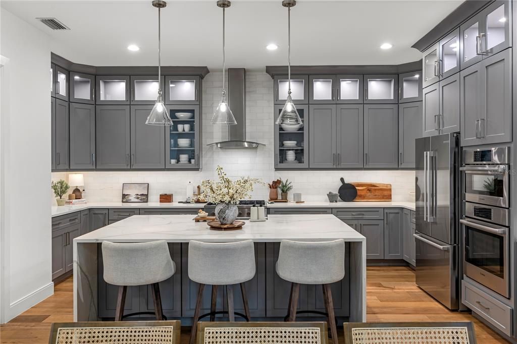 Activo con contrato: $1,395,000 (4 camas, 3 baños, 3177 Pies cuadrados)