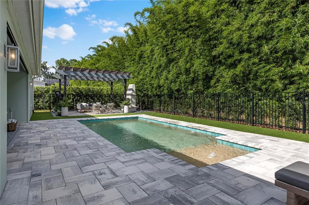 Activo con contrato: $1,395,000 (4 camas, 3 baños, 3177 Pies cuadrados)