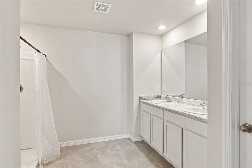 For Sale: $399,000 (5 beds, 3 baths, 2447 Square Feet)