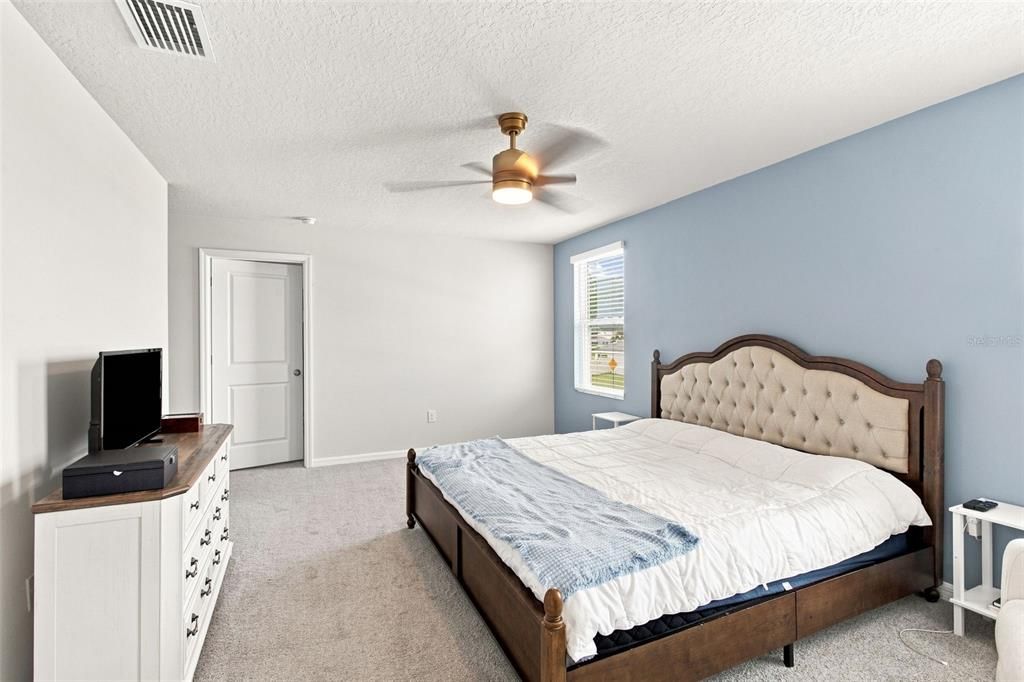 For Sale: $399,000 (5 beds, 3 baths, 2447 Square Feet)