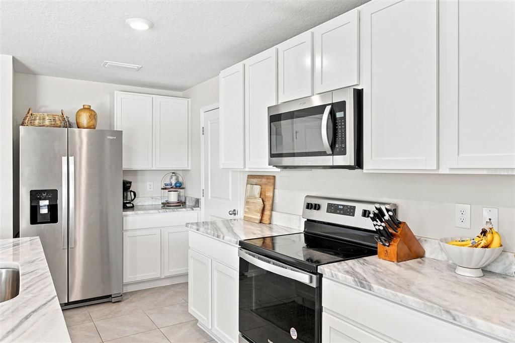 For Sale: $399,000 (5 beds, 3 baths, 2447 Square Feet)