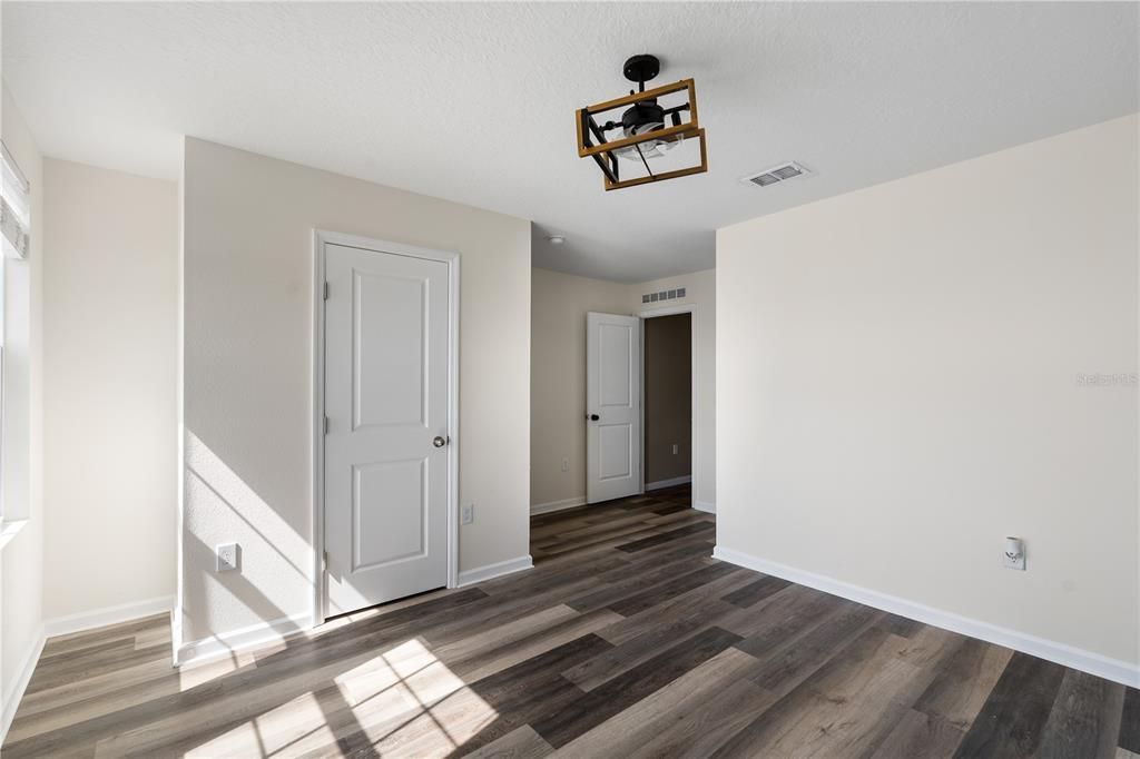 En Venta: $399,900 (5 camas, 3 baños, 2804 Pies cuadrados)