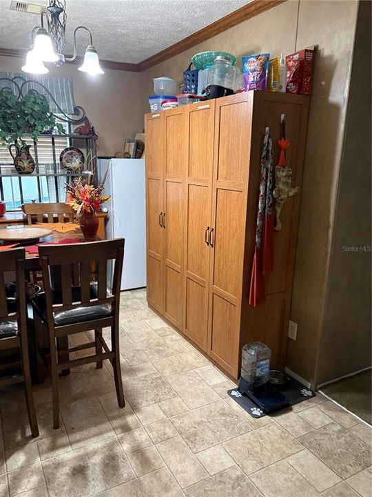 For Sale: $249,000 (3 beds, 2 baths, 1404 Square Feet)