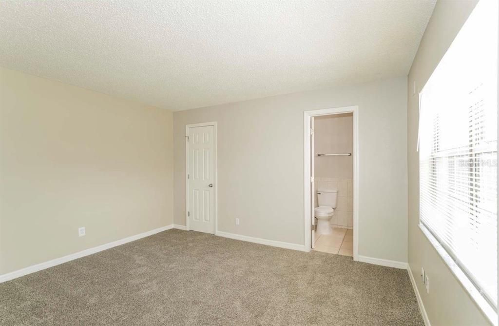 For Rent: $2,000 (3 beds, 2 baths, 1218 Square Feet)