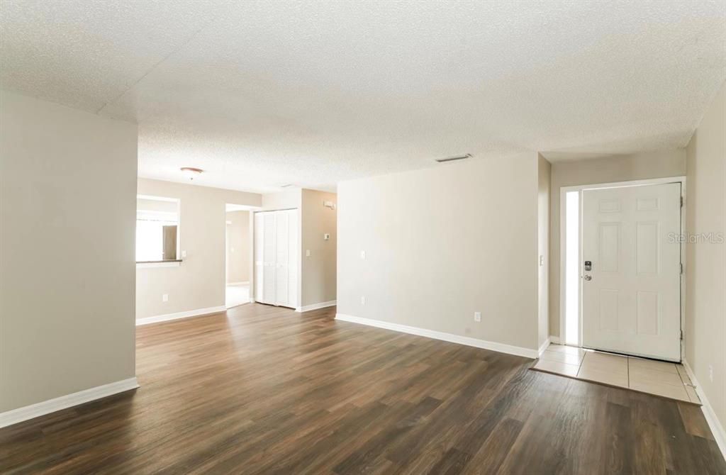 For Rent: $2,000 (3 beds, 2 baths, 1218 Square Feet)