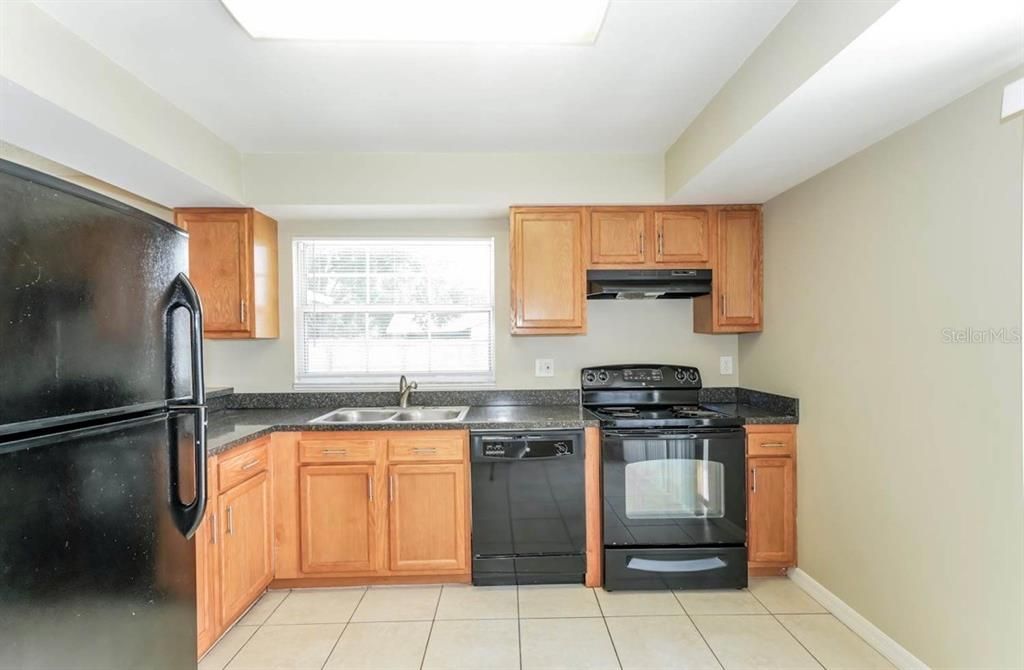 For Rent: $2,000 (3 beds, 2 baths, 1218 Square Feet)