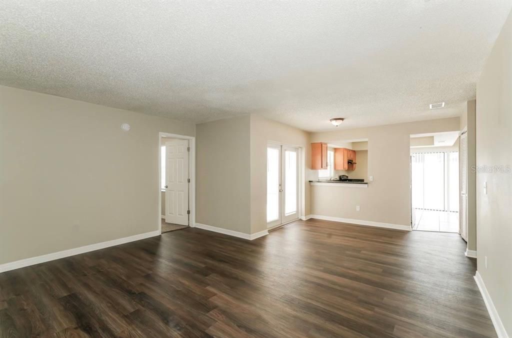 For Rent: $2,000 (3 beds, 2 baths, 1218 Square Feet)