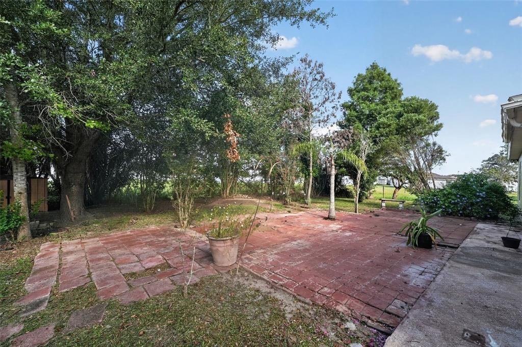 For Sale: $320,000 (4 beds, 3 baths, 2011 Square Feet)
