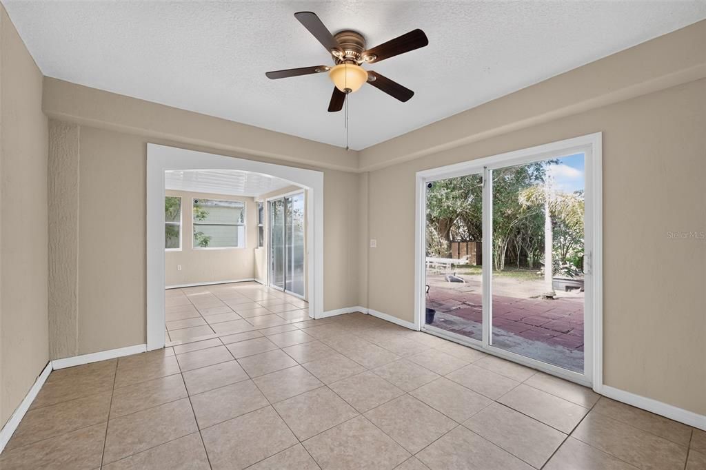 For Sale: $320,000 (4 beds, 3 baths, 2011 Square Feet)