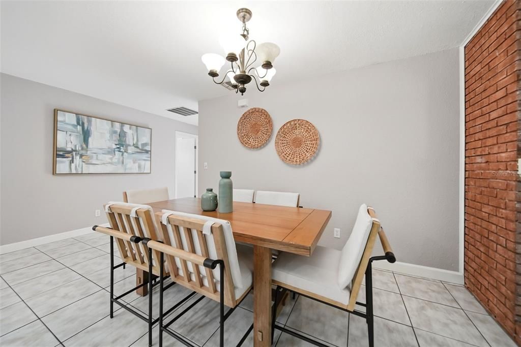For Sale: $560,000 (3 beds, 2 baths, 1764 Square Feet)