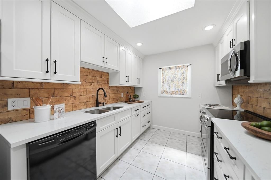 For Sale: $560,000 (3 beds, 2 baths, 1764 Square Feet)