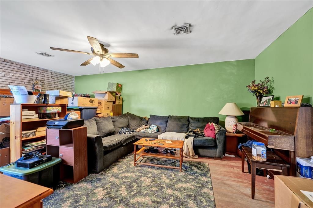 En Venta: $545,000 (3 camas, 2 baños, 2739 Pies cuadrados)