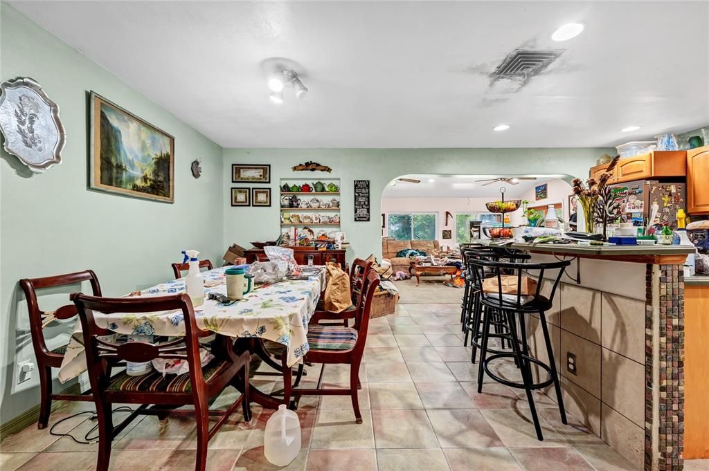 En Venta: $545,000 (3 camas, 2 baños, 2739 Pies cuadrados)