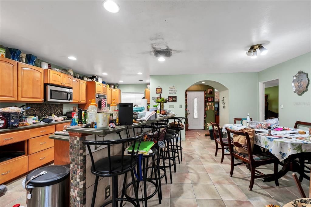 En Venta: $545,000 (3 camas, 2 baños, 2739 Pies cuadrados)