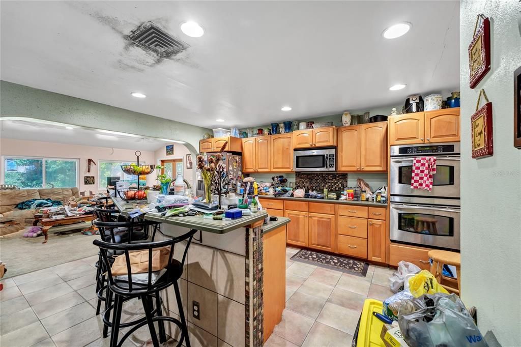 En Venta: $545,000 (3 camas, 2 baños, 2739 Pies cuadrados)