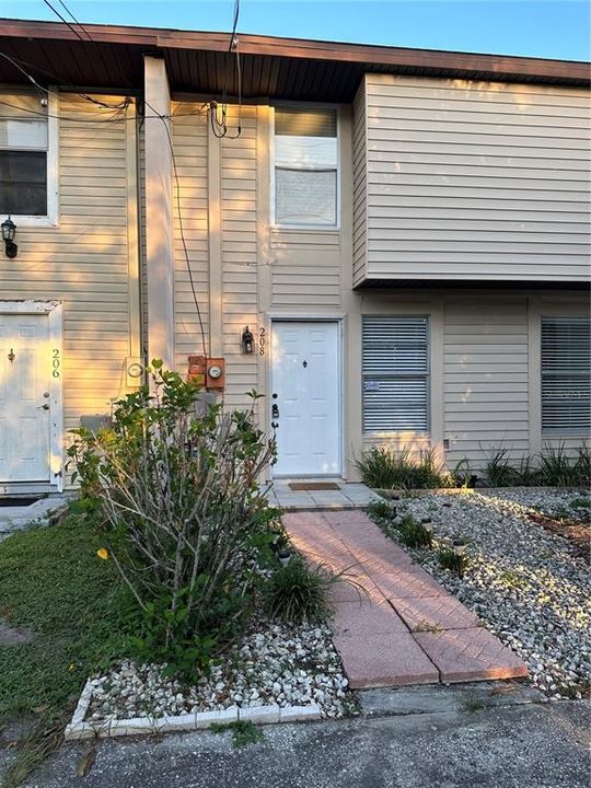 For Rent: $2,300 (2 beds, 1 baths, 1224 Square Feet)
