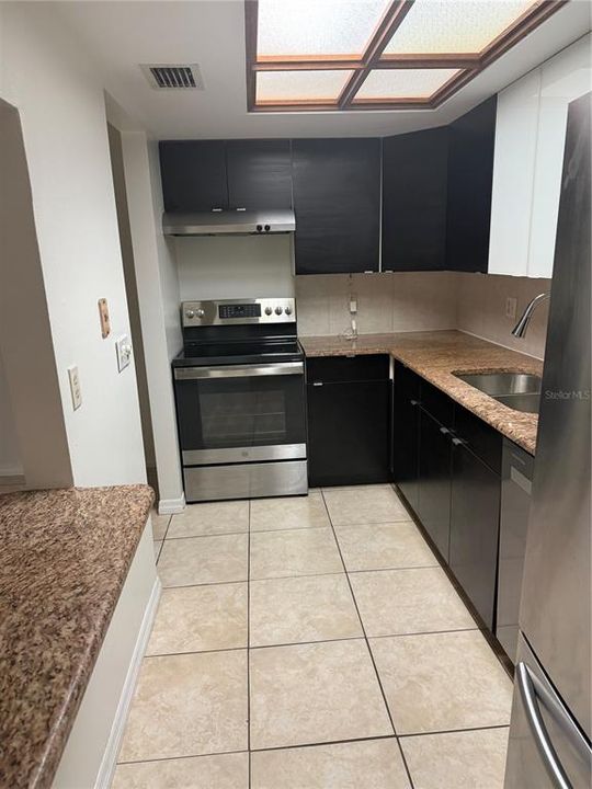 For Rent: $2,300 (2 beds, 1 baths, 1224 Square Feet)