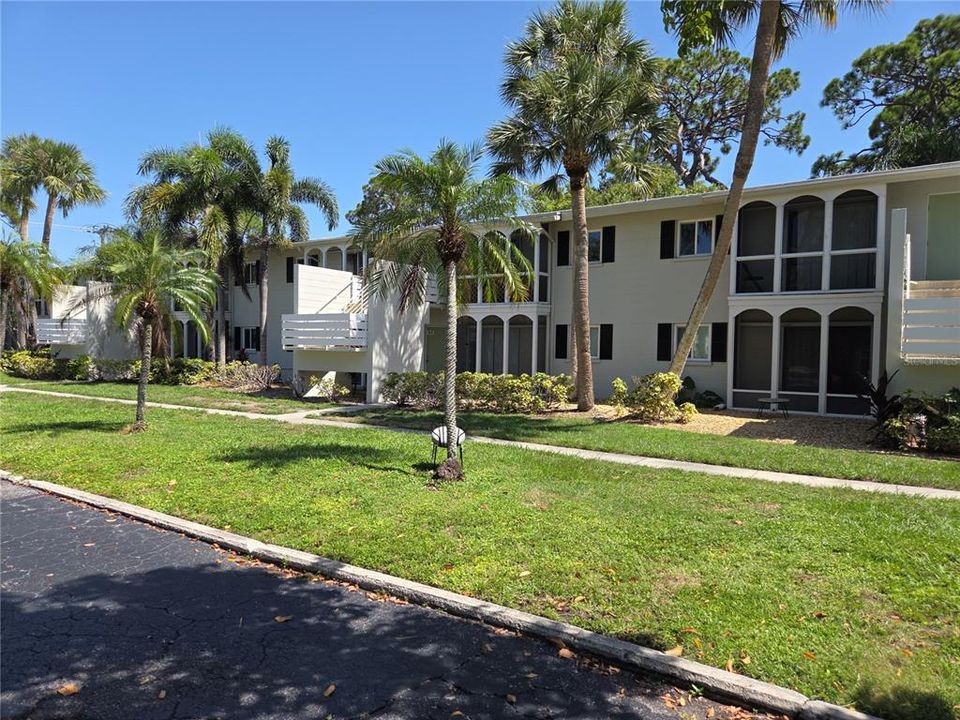 For Sale: $119,000 (1 beds, 1 baths, 552 Square Feet)