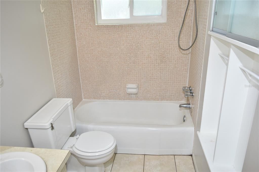 For Sale: $119,000 (1 beds, 1 baths, 552 Square Feet)