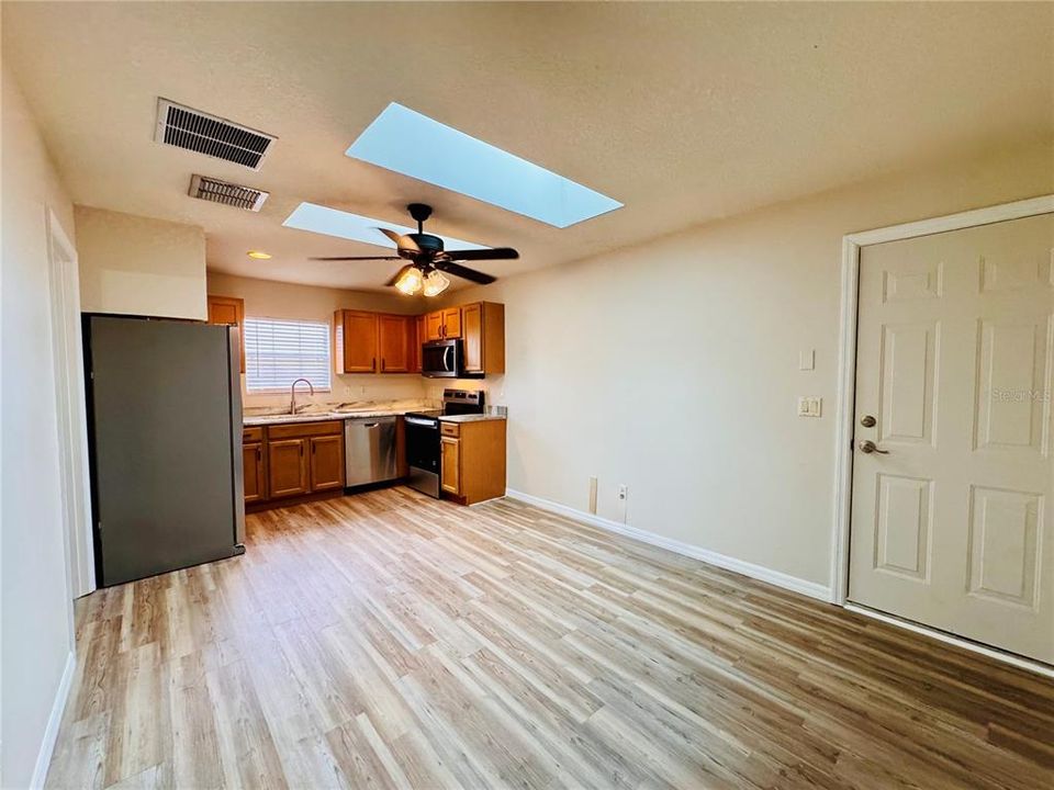 For Rent: $1,600 (1 beds, 1 baths, 500 Square Feet)