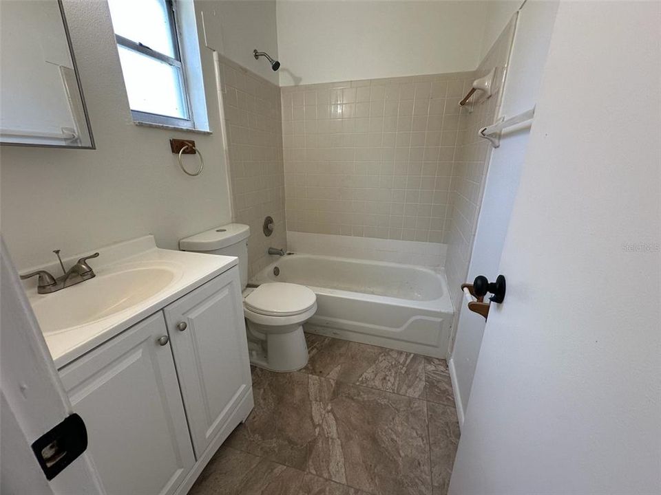 For Rent: $1,595 (3 beds, 2 baths, 850 Square Feet)