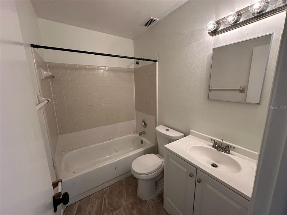 For Rent: $1,595 (3 beds, 2 baths, 850 Square Feet)
